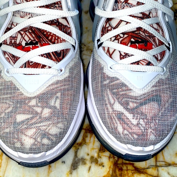NIKE LEBRON XIX NEW Sz:7.5us Red & White EXCELLENT CONDITION THIS IS A STEAL - Picture 7 of 8